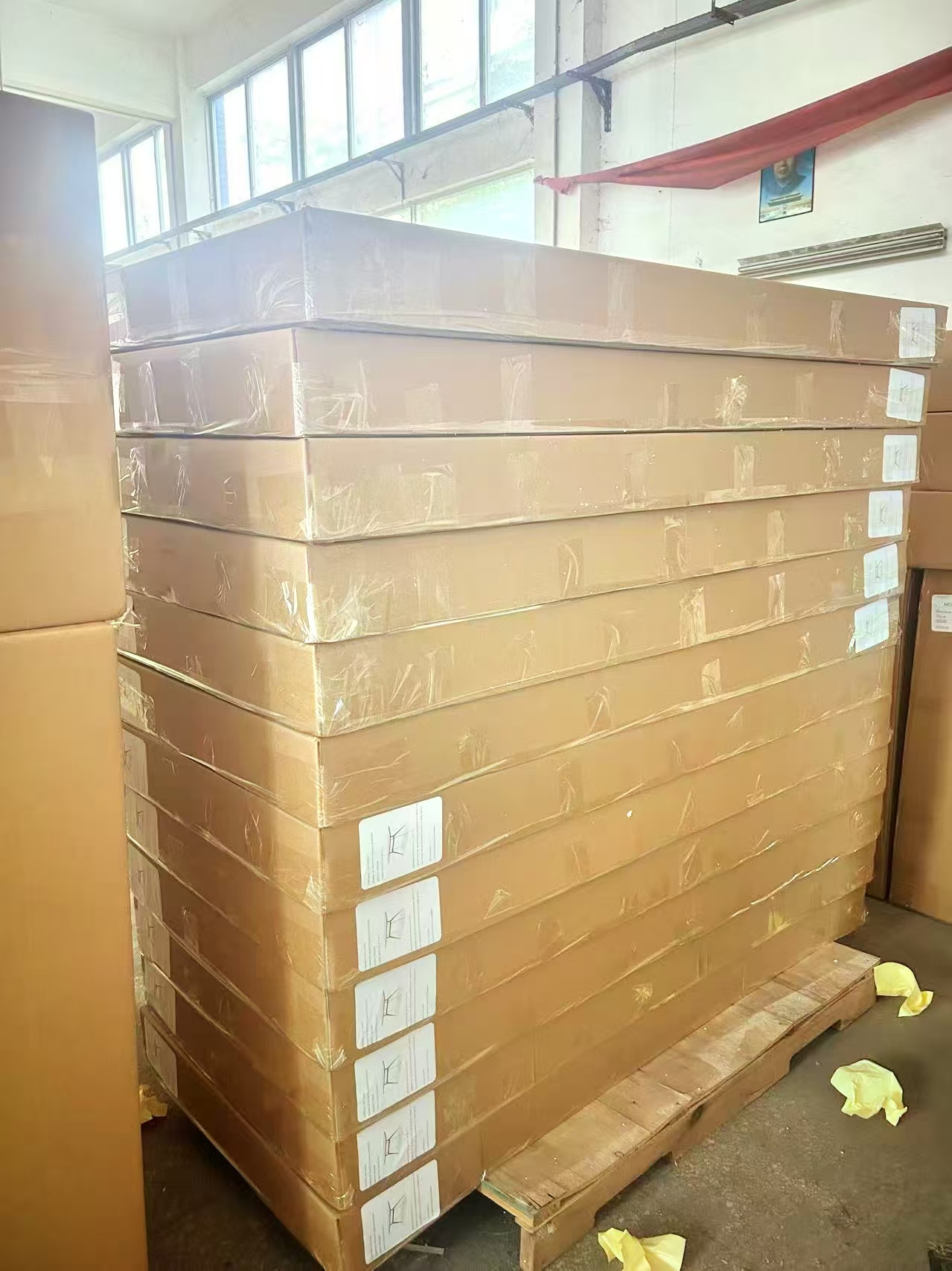 STANDEE HOME order production: flat packed furniture
