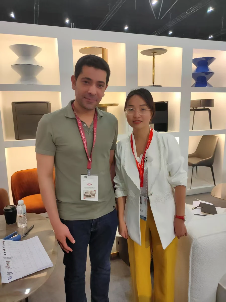 STANDEE showroom and customer moment 8