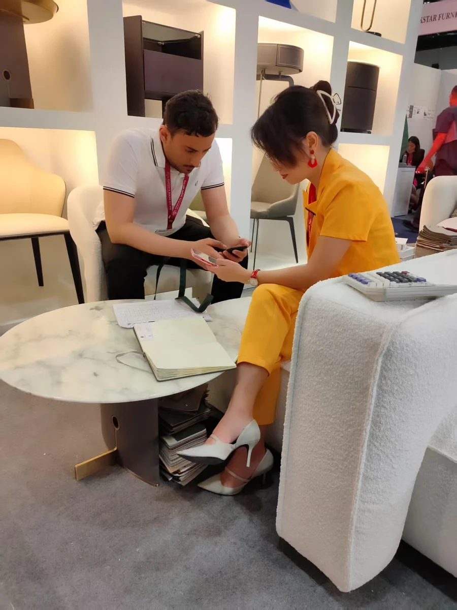 STANDEE showroom and customer moment 9