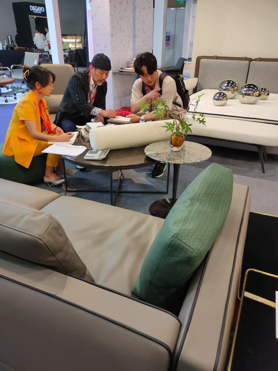 STANDEE showroom and customer moment 10
