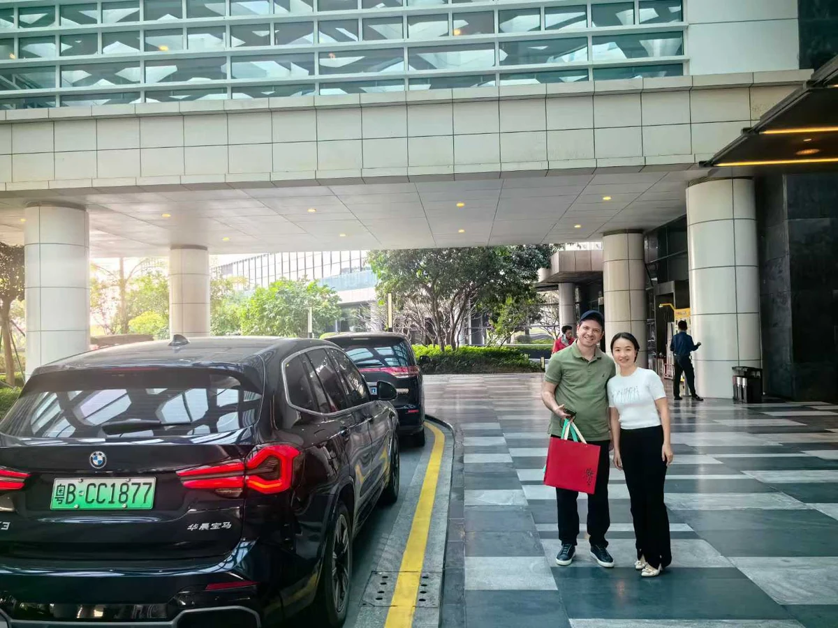 STANDEE showroom and customer moment 13