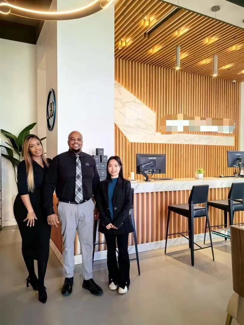 STANDEE showroom and customer moment 15