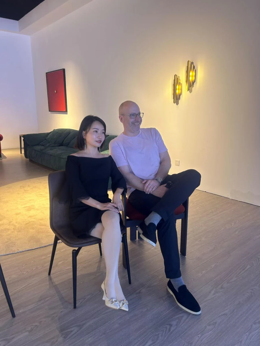 STANDEE showroom and customer moment 16