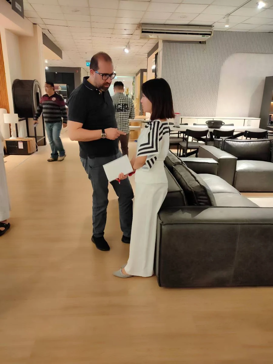 STANDEE showroom and customer moment 19