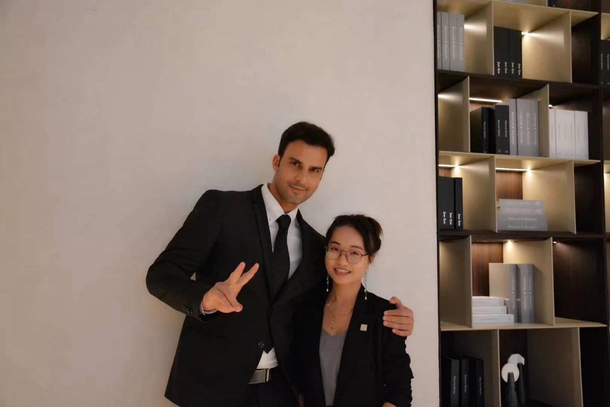 STANDEE showroom and customer moment 20