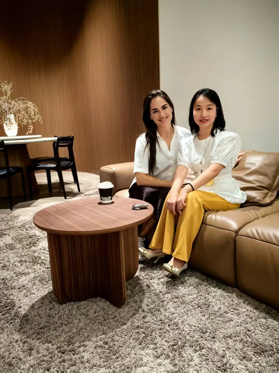 STANDEE showroom and customer moment 23
