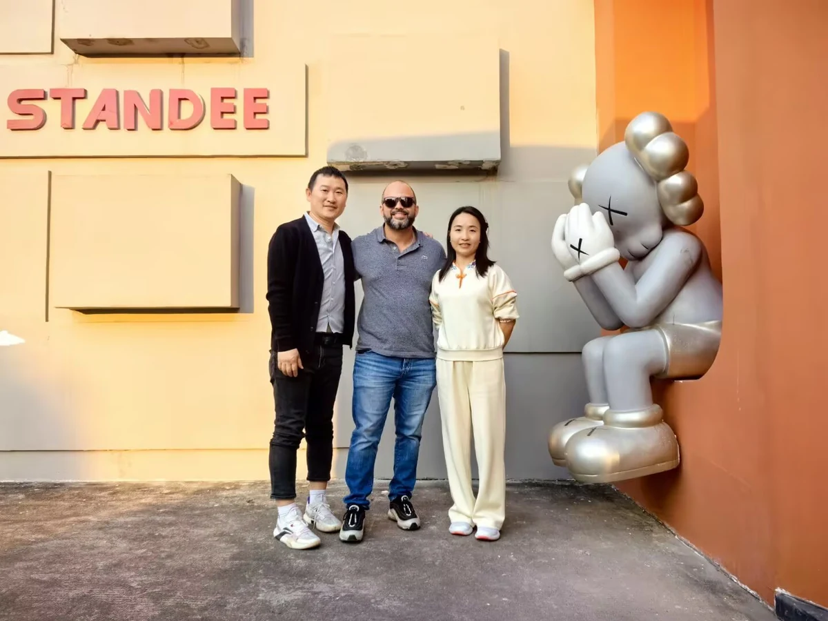 STANDEE showroom and customer moment 24