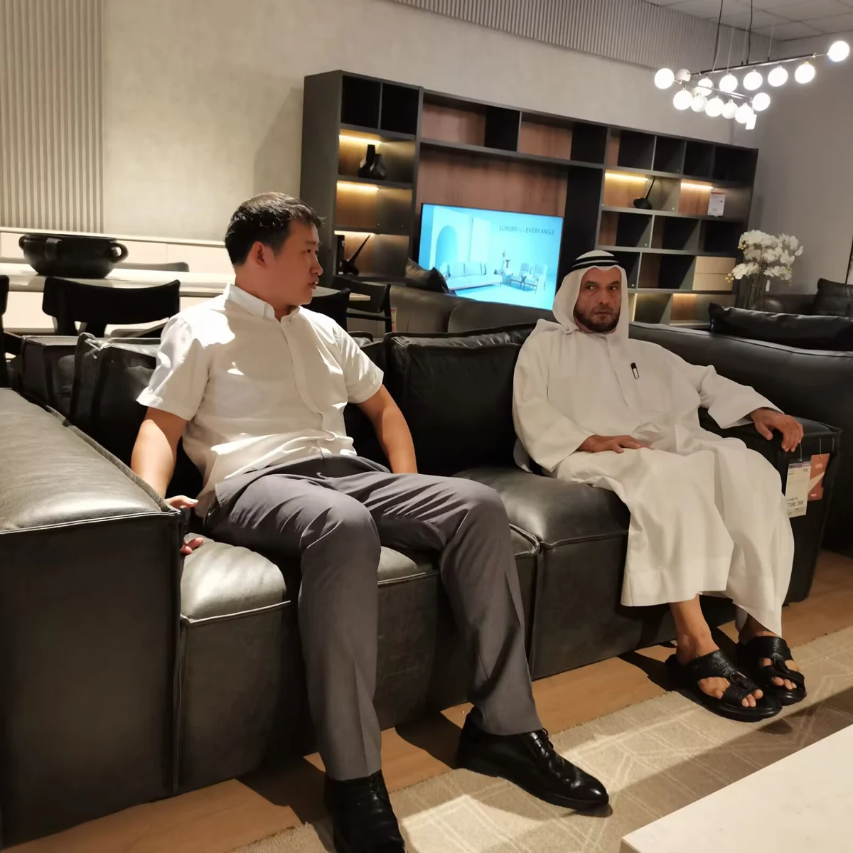 STANDEE showroom and customer moment 31
